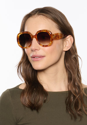 CHLOE | Blonde Amaro Handcrafted, luxury brown tan tortoise acetate round oversized KREWE sunglasses womens model | Model: Vanessa