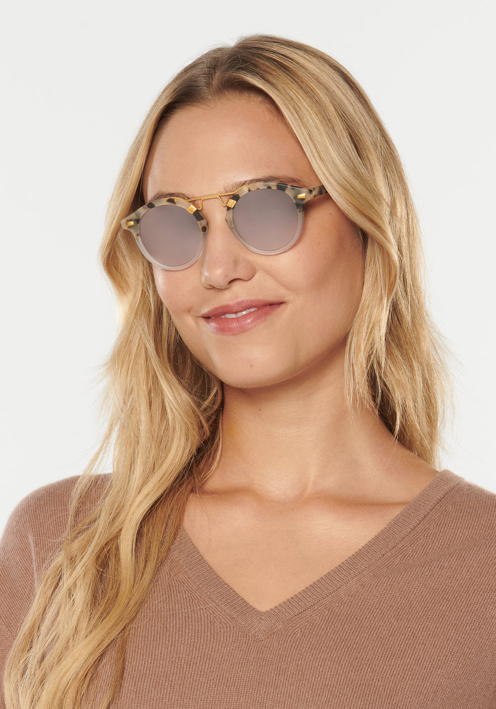 ST. LOUIS MIRRORED | Matte Oyster to Crystal Mirror Polarized  handcrafted, luxury cream tortoise acetate KREWE sunglasses womens model | Model: Erica