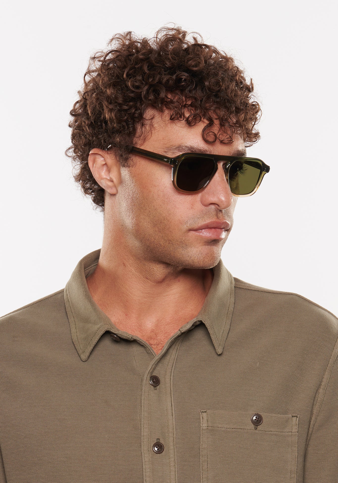 ZANDER | Verde Polarized Handcrafted, luxury green acetate large rectangular aviator polarized KREWE sunglasses mens model | Model: Miguel